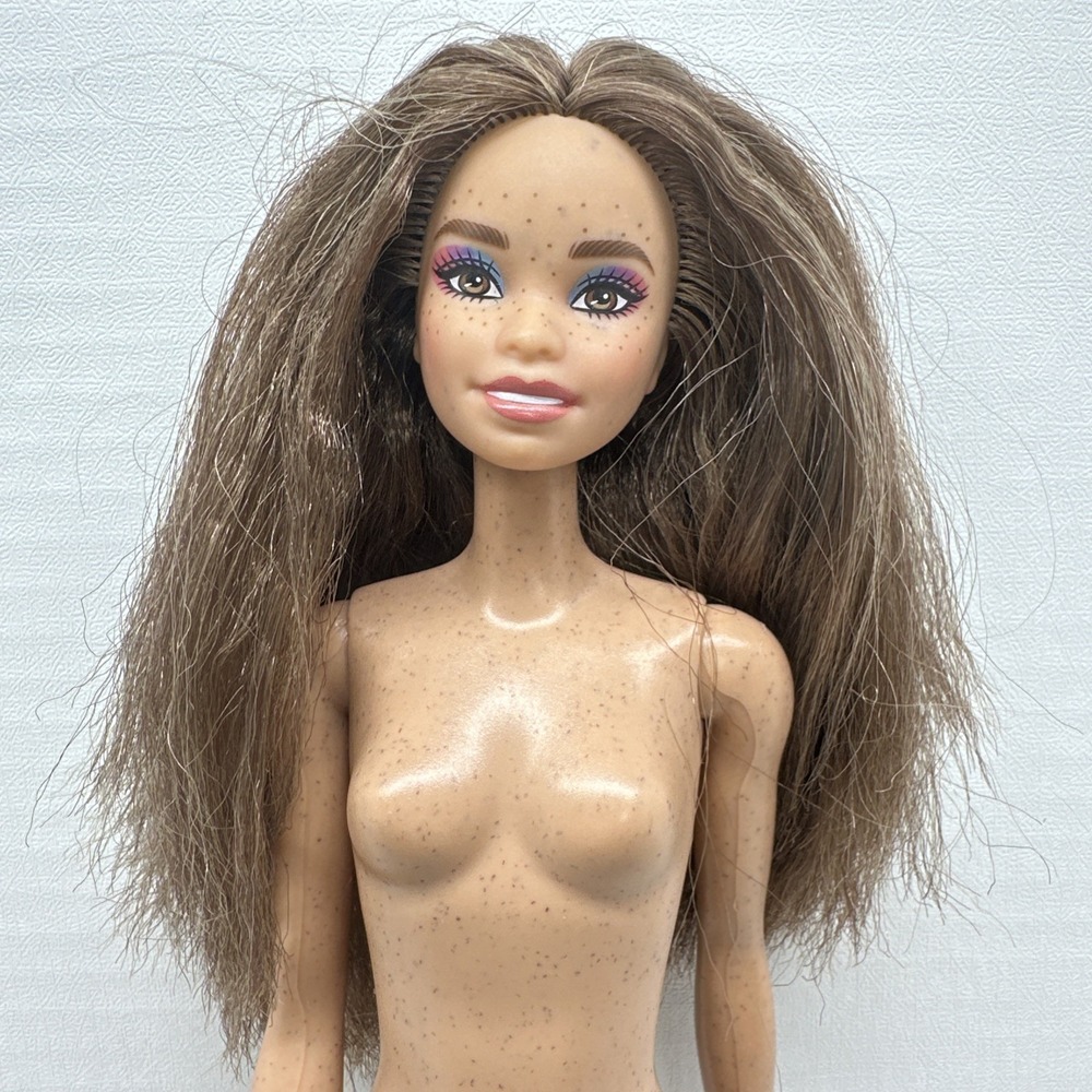 Mattel Barbie Fashionistas Doll #206 HJT03 Crimped Brow Hair & Freckles On Body